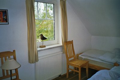 2. Schlafzimmer, 2 Betten je 200 x 90, ein Schrank, eine Komode, Ferienhaus Meeresstrand